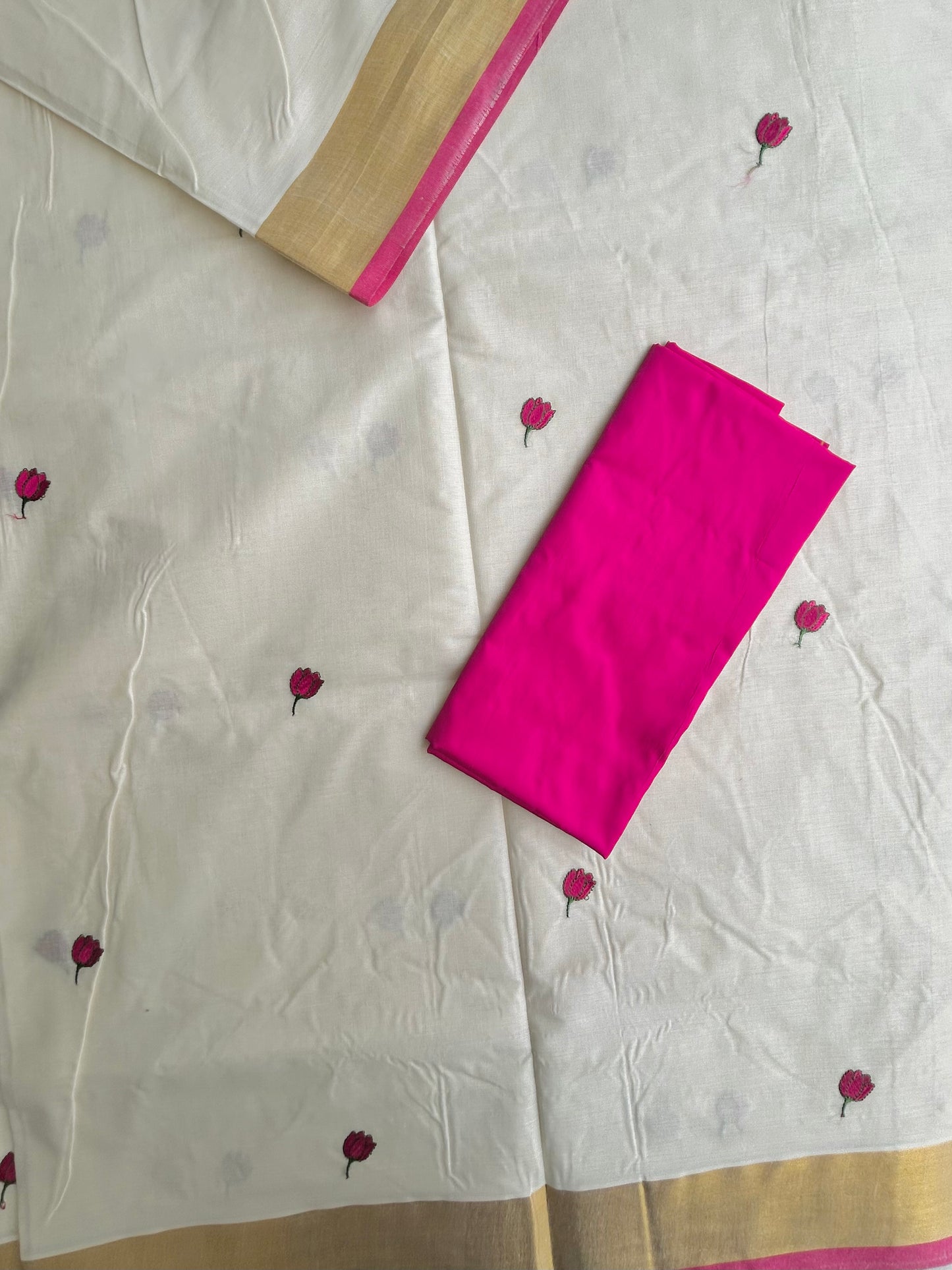 Kasavu saree in tulip embroidery - pink