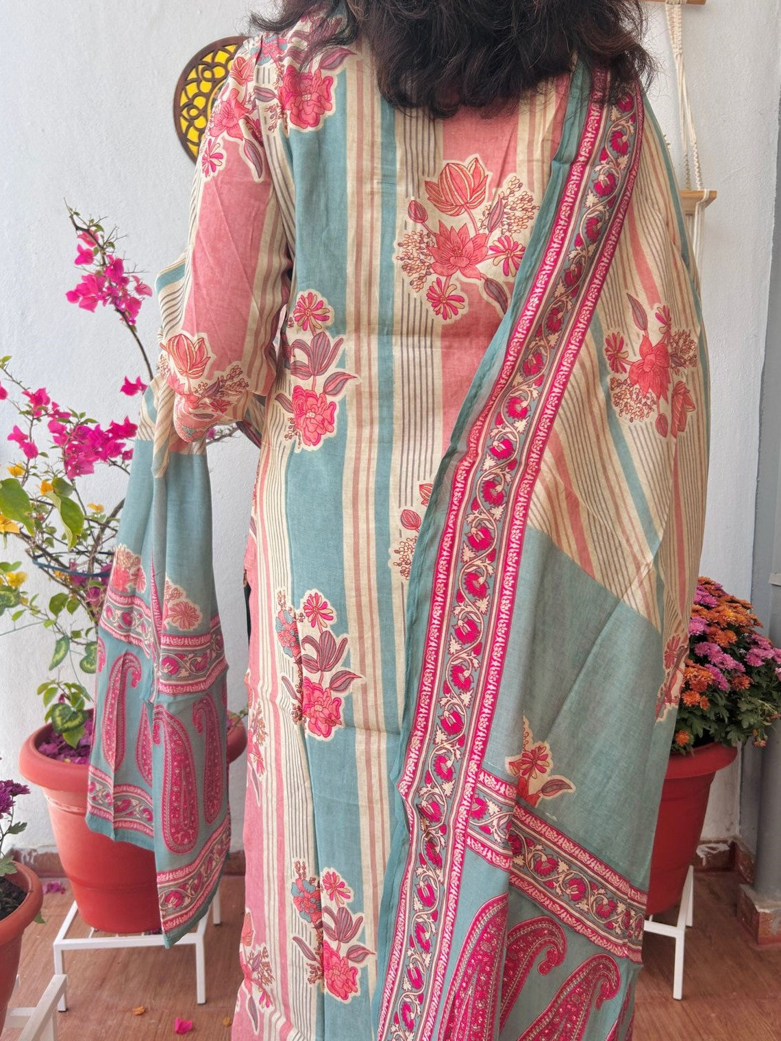 Muslin V neck kurta set