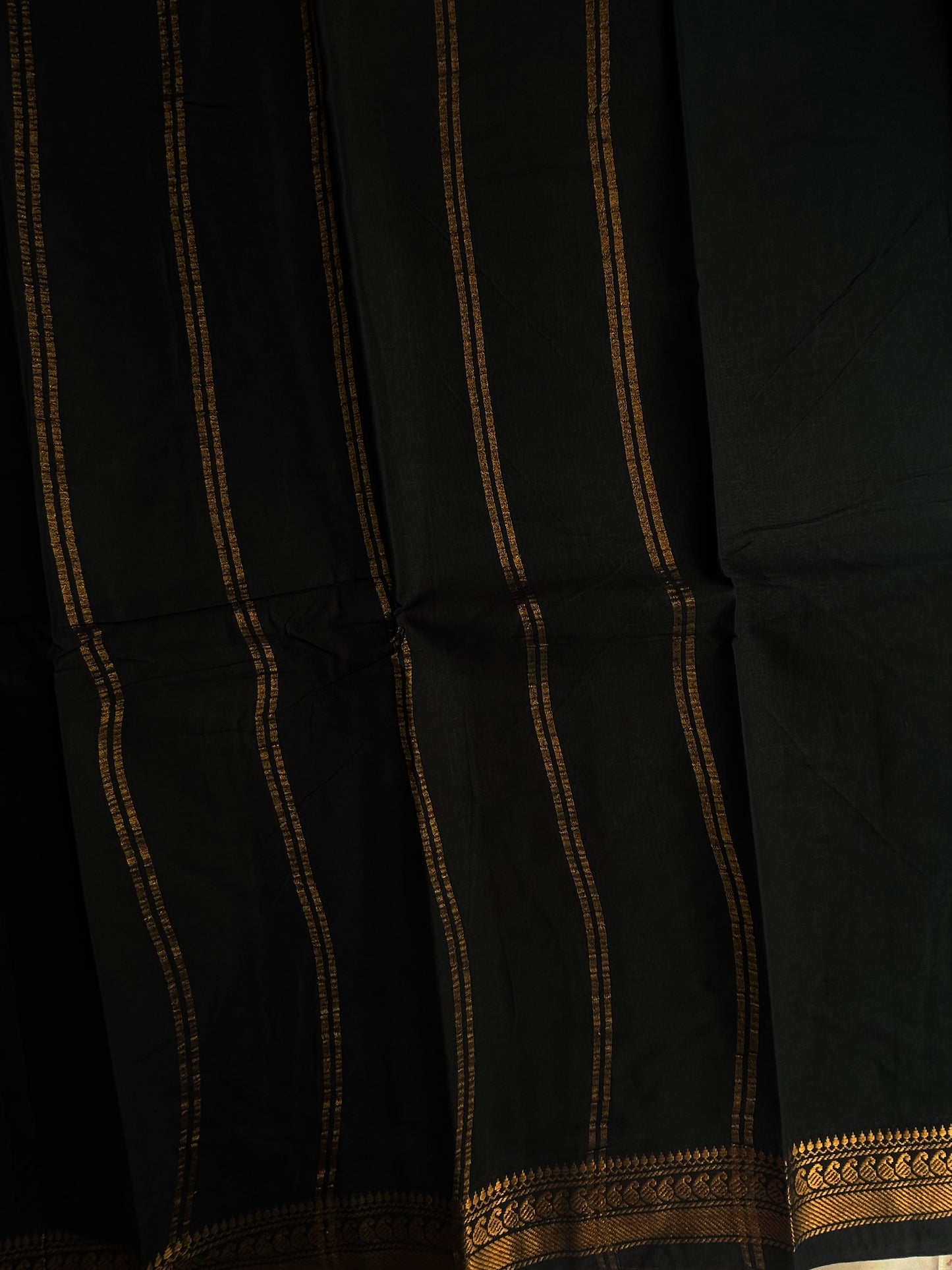 Sungudi Cotton saree with Velthari blouse black