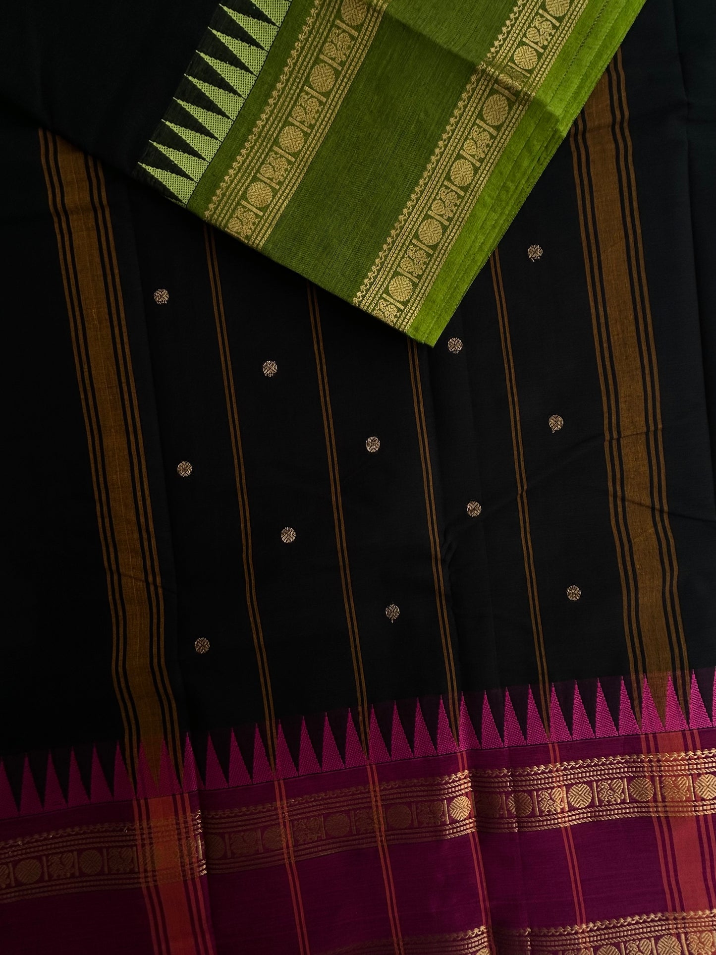 Kanchi cotton saree with Ganga Jamuna border & butta weaves