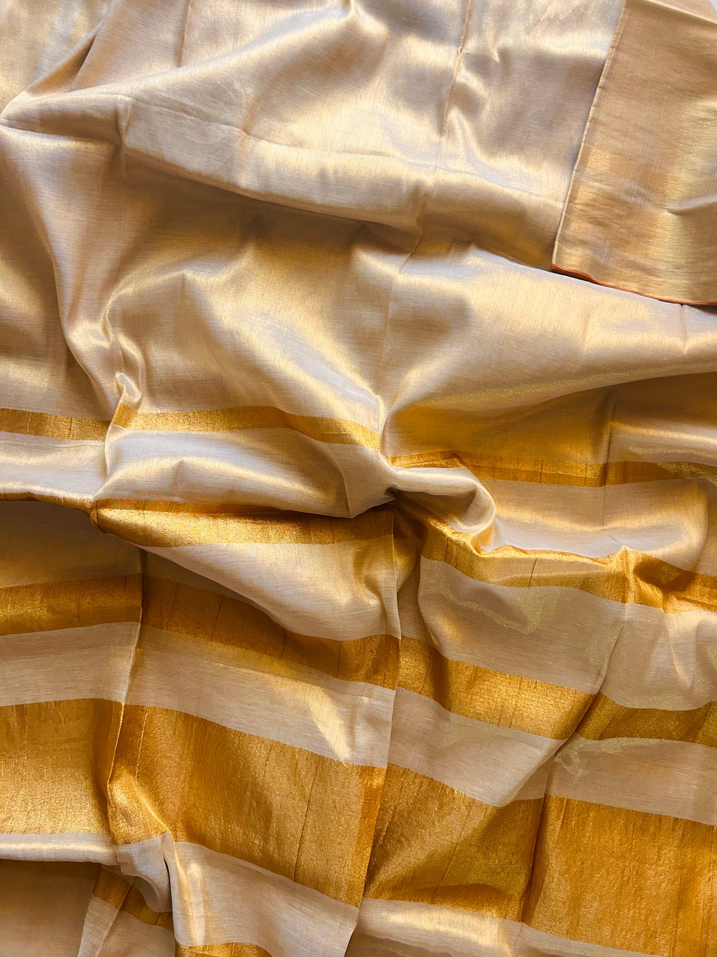 Gold mul tissue saree