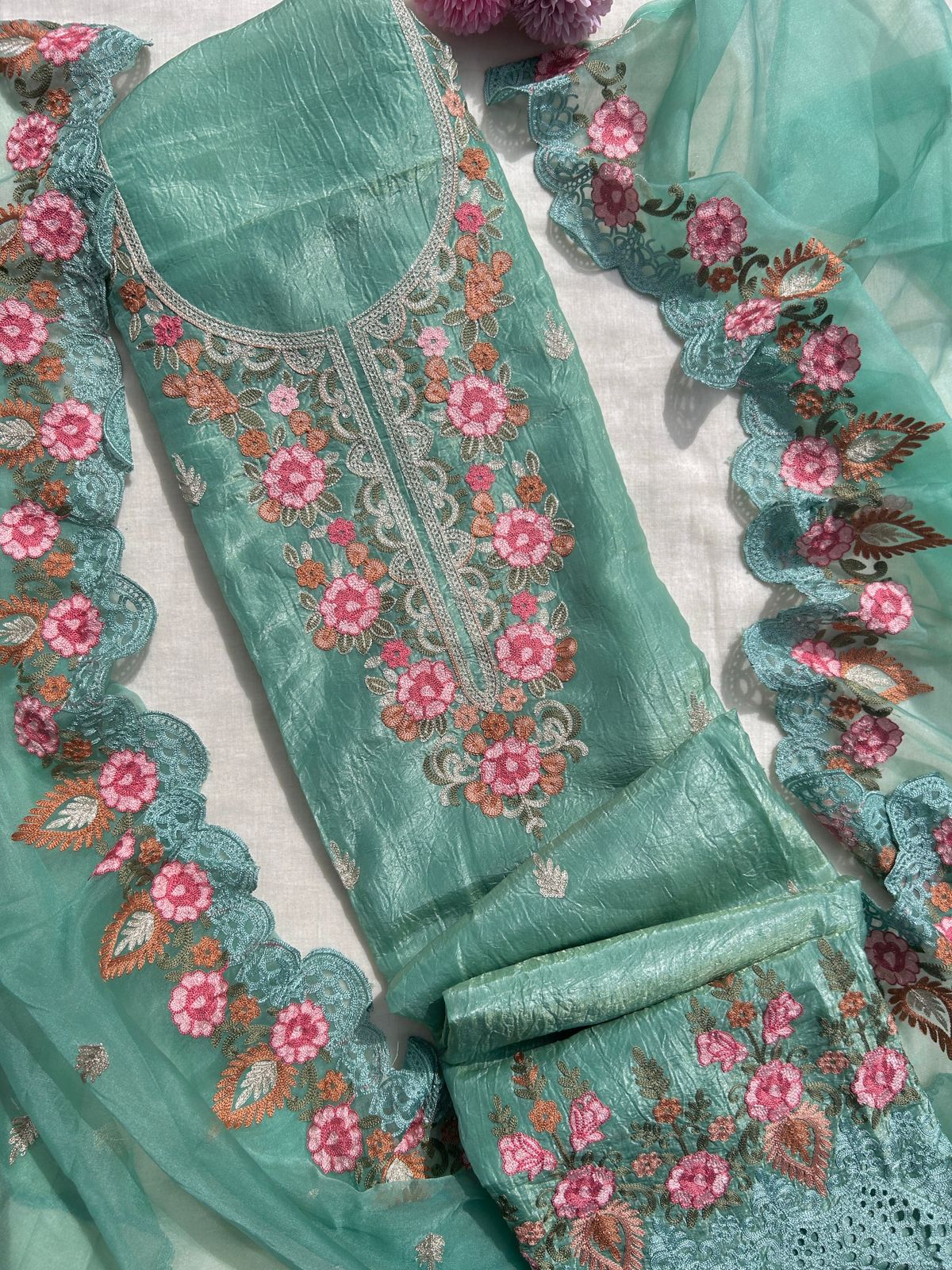 Embroidered tissue suit set