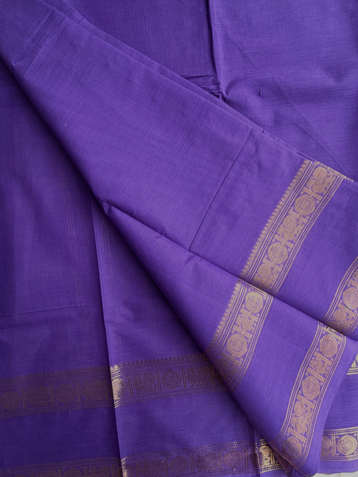 Kanchi cotton saree with zari border