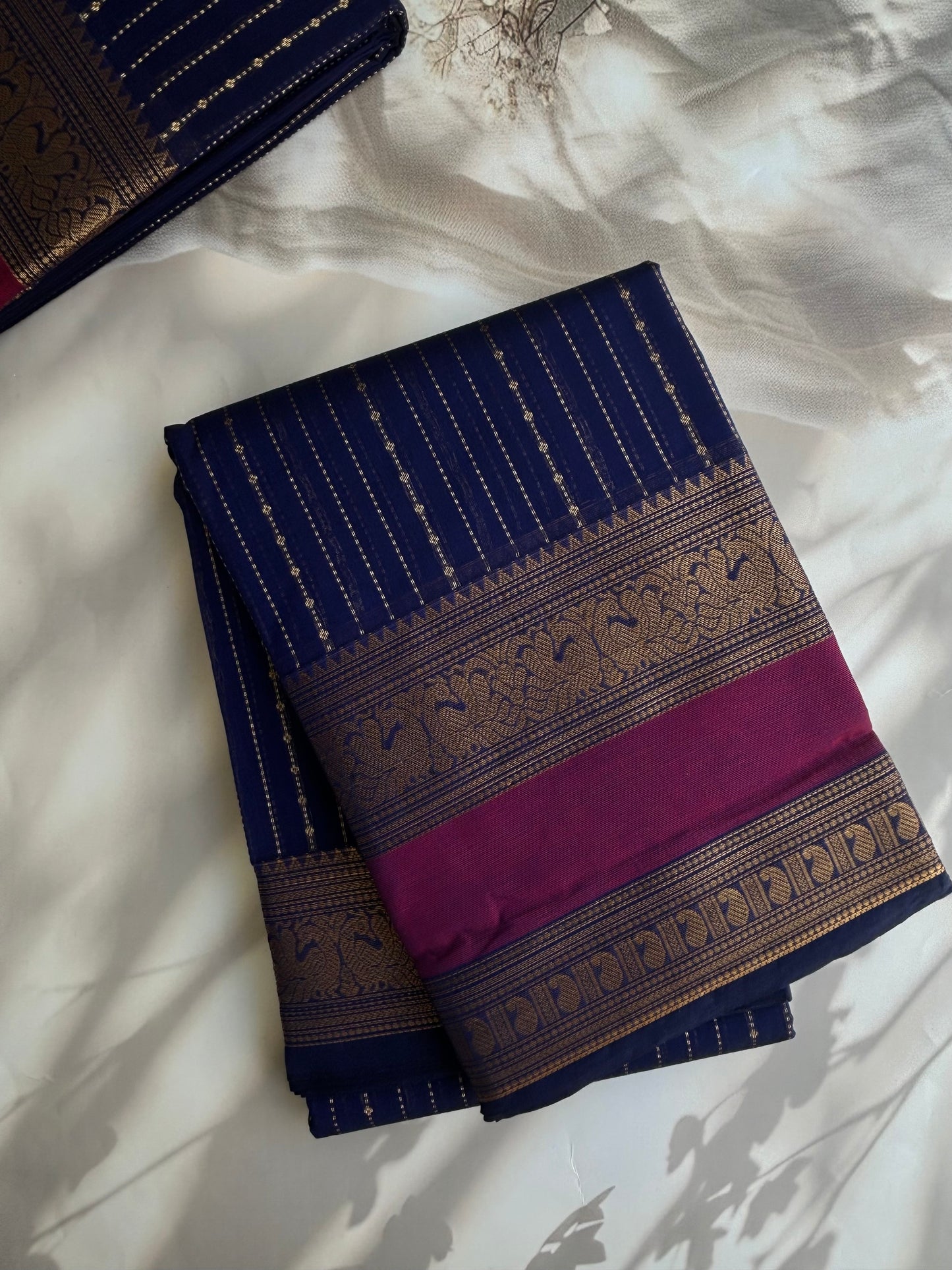 Kanchi Vairaoosi weaves saree - dark blue
