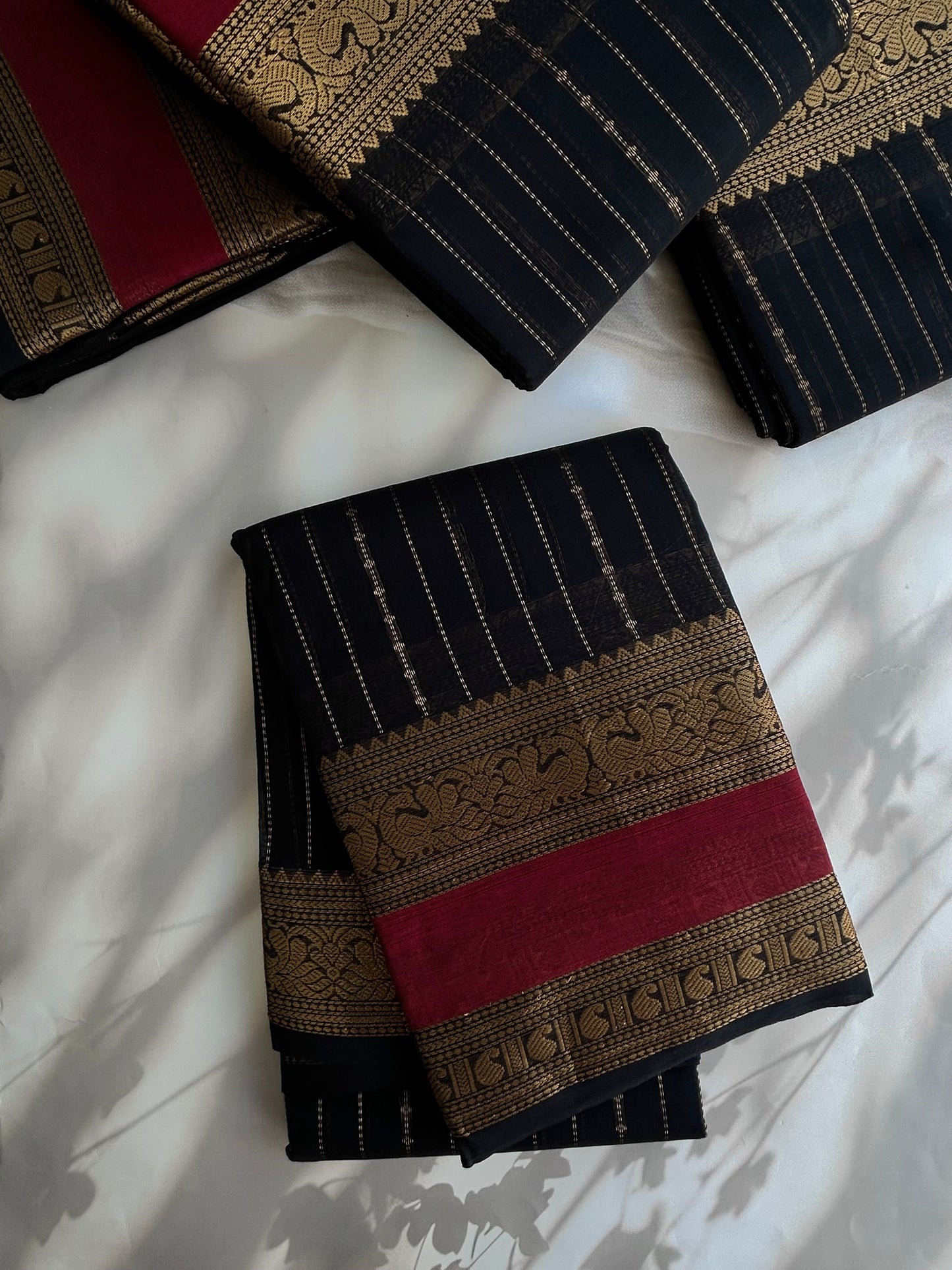 Kanchi Vairaoosi weaves saree & grand pallu Black