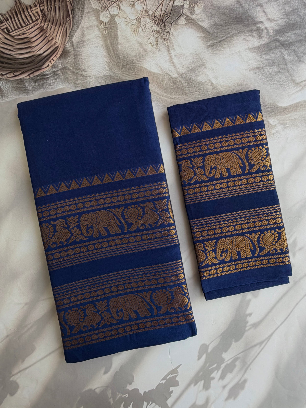 Sungudi saree with rettapett border - blue