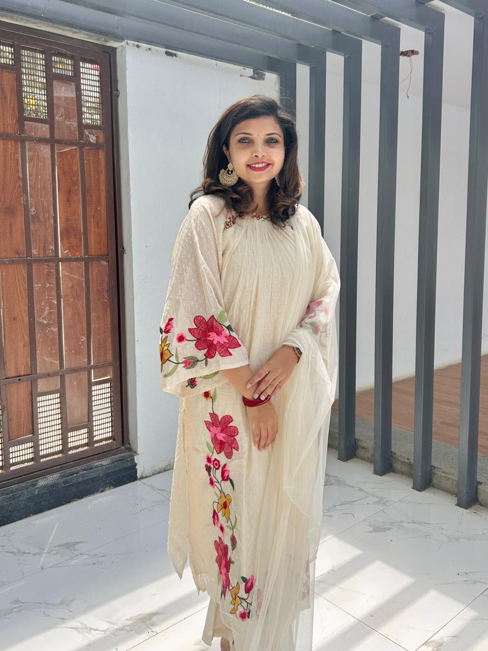 Off white Embroidered Cotton Kurta set