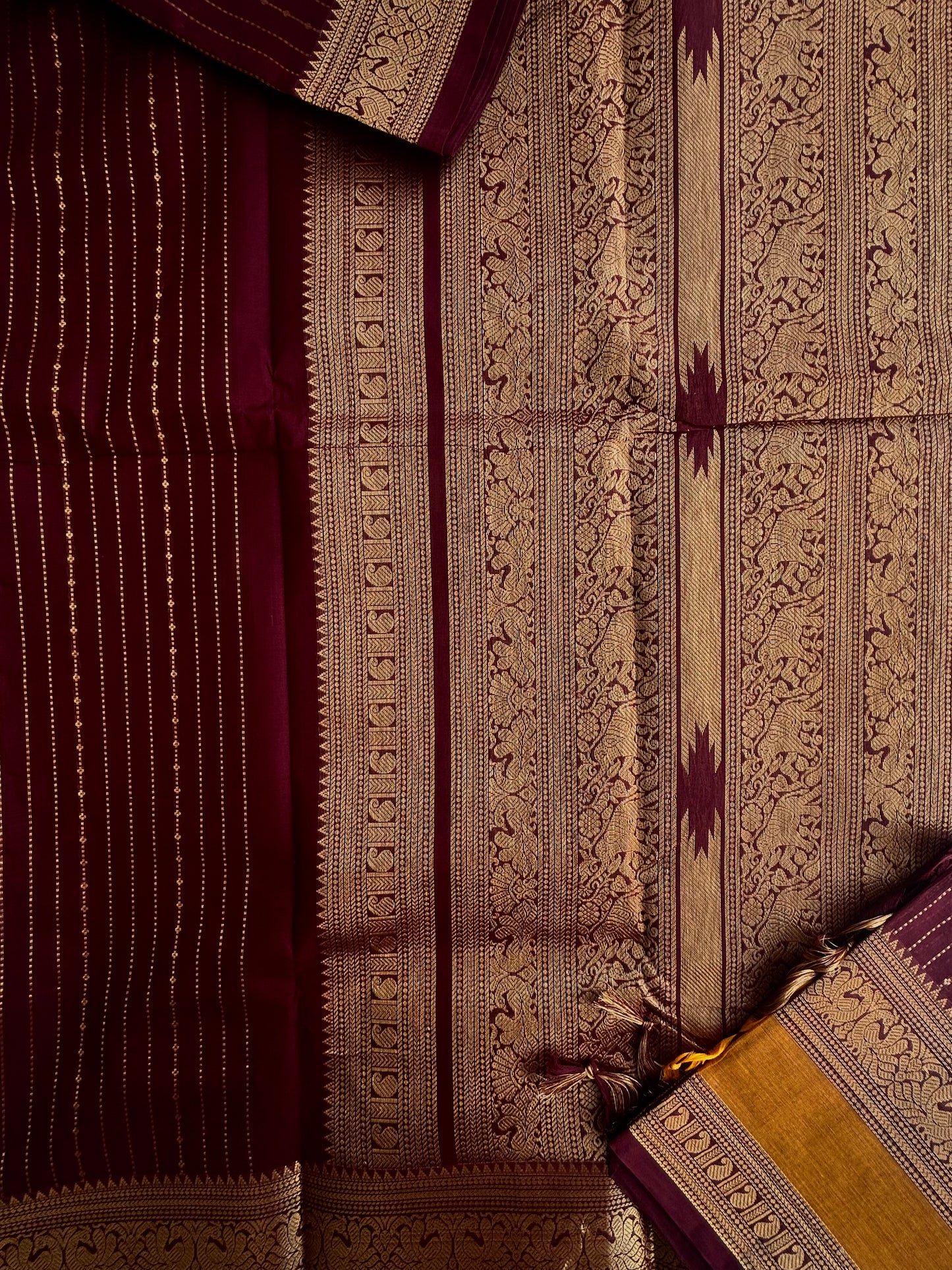 Kanchi Vairaoosi weaves saree - brown