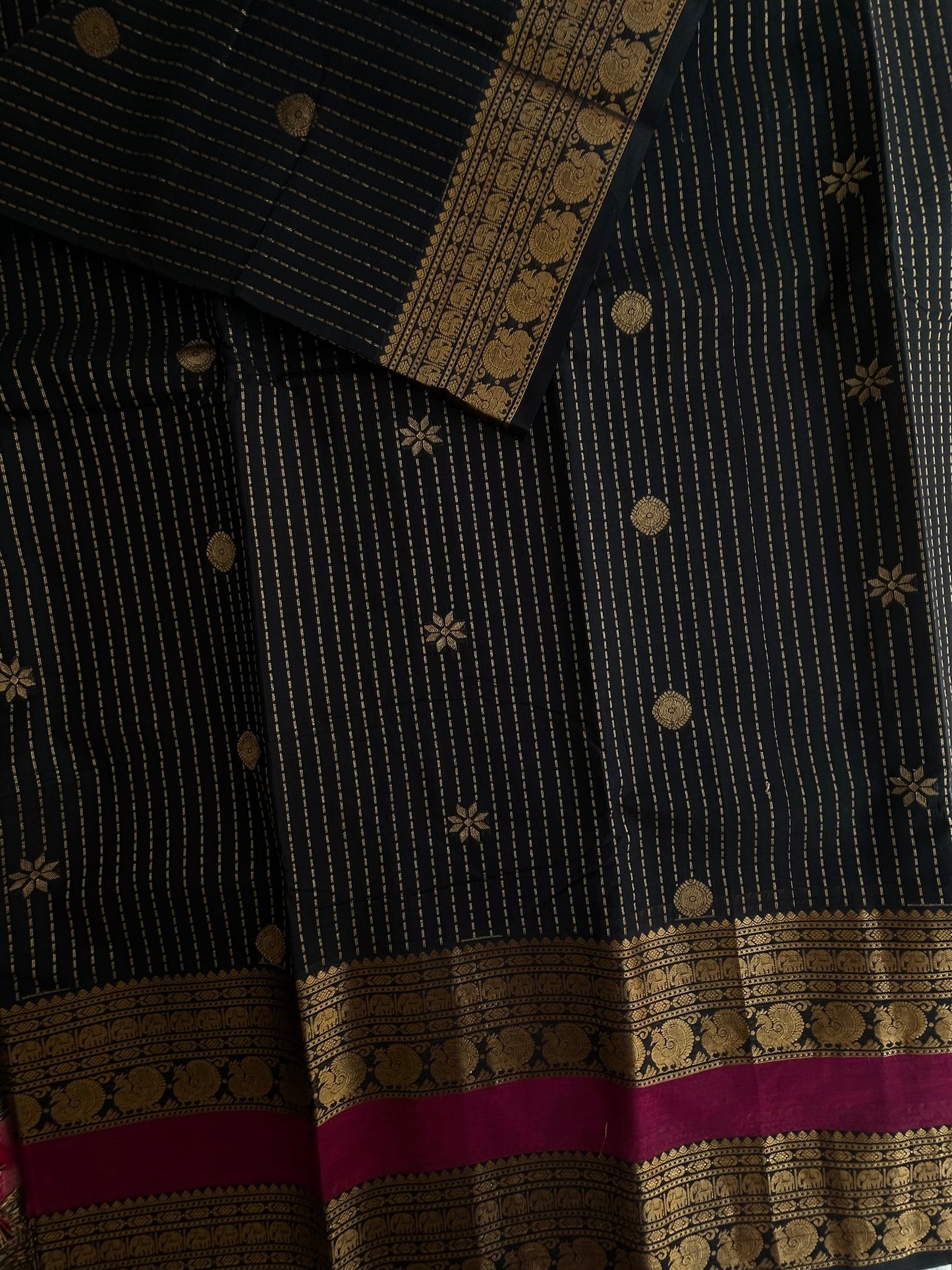 Premium Kanchi cotton with annam zari butta weaves and grand pallu