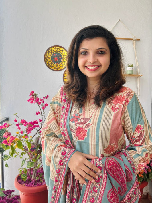 Muslin V neck kurta set