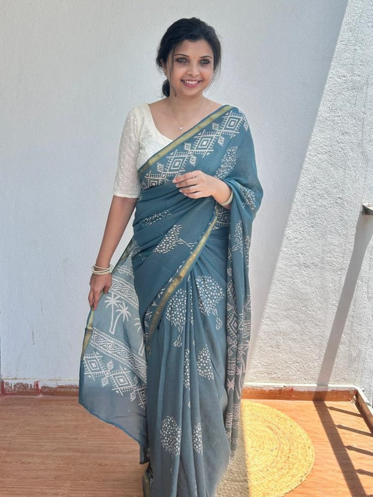Mul mul cotton saree with Zari border