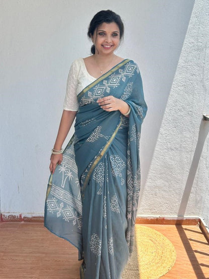 Mul mul cotton saree with Zari border