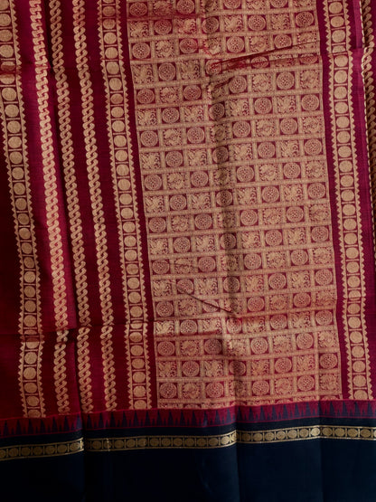 Kanchi cotton saree with Korvai border & grand pallu