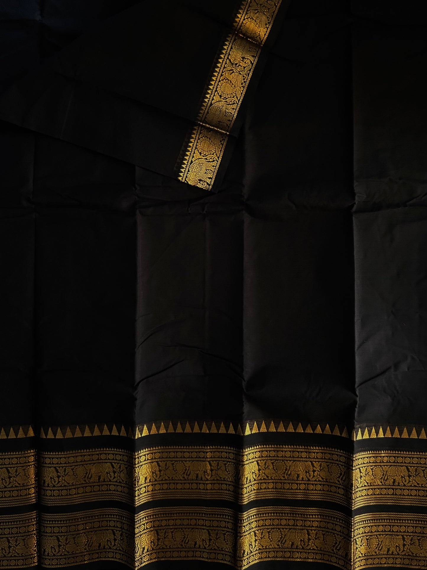 Kanchi cotton saree with rettapett border- black