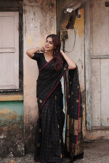 Kanchi cotton with premium zari weaves black with pink border