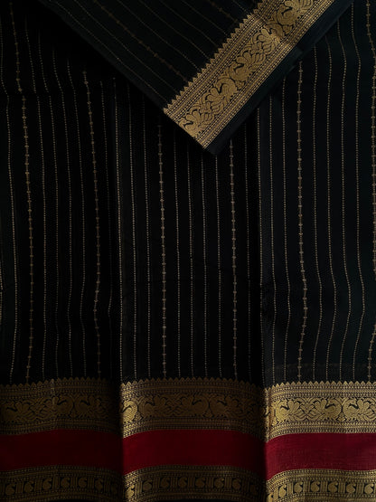 Kanchi Vairaoosi weaves saree & grand pallu Black