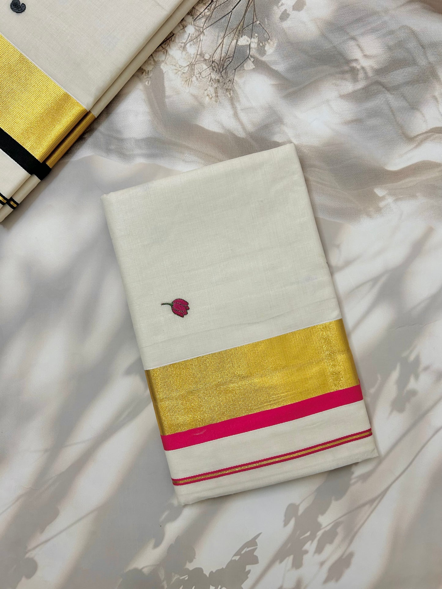 Kasavu saree in tulip embroidery - pink