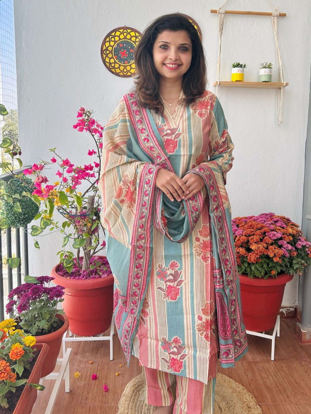 Muslin V neck kurta set