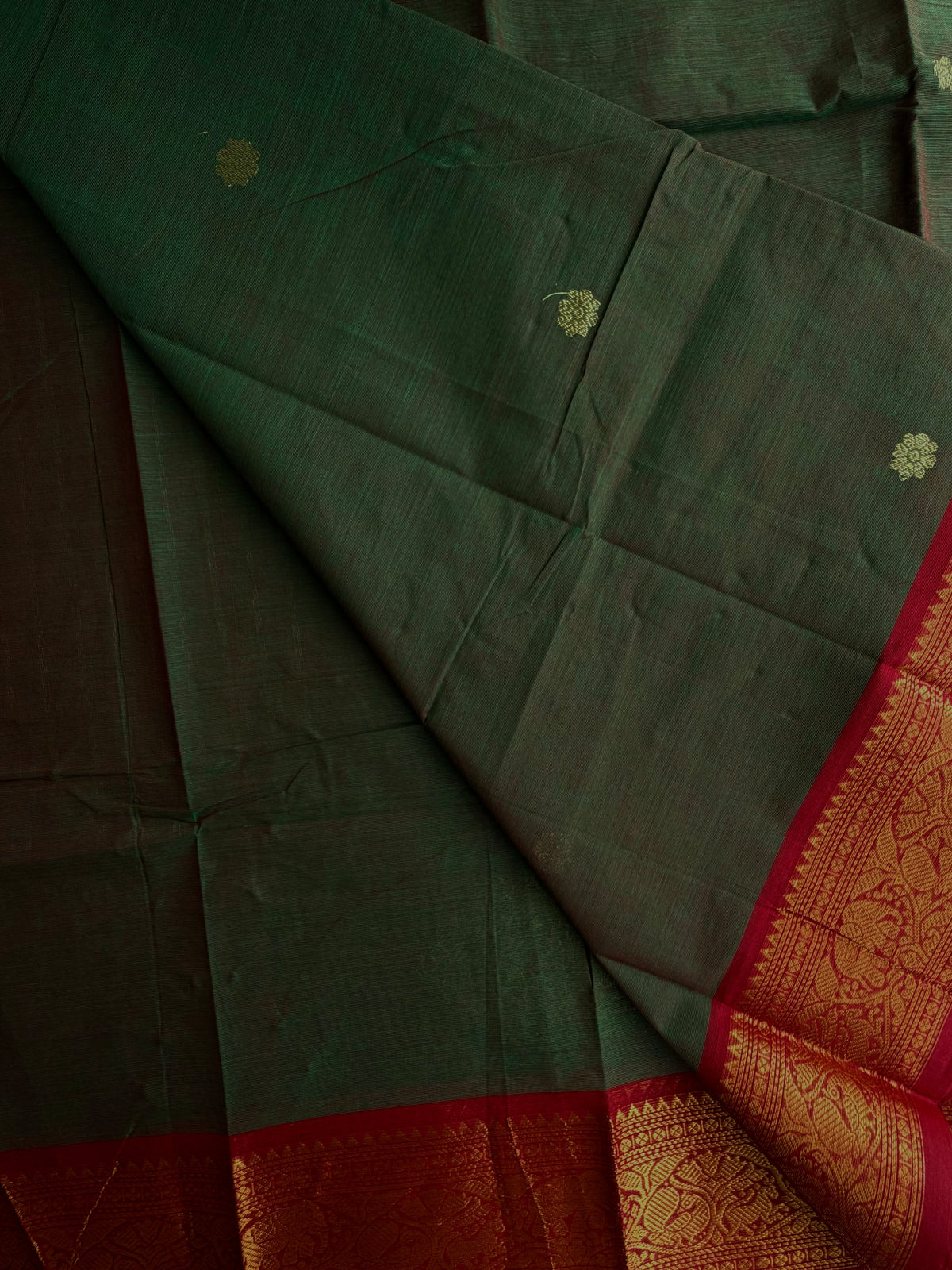 Kanchi cotton saree with butta weaves & zari pallu dual tone green