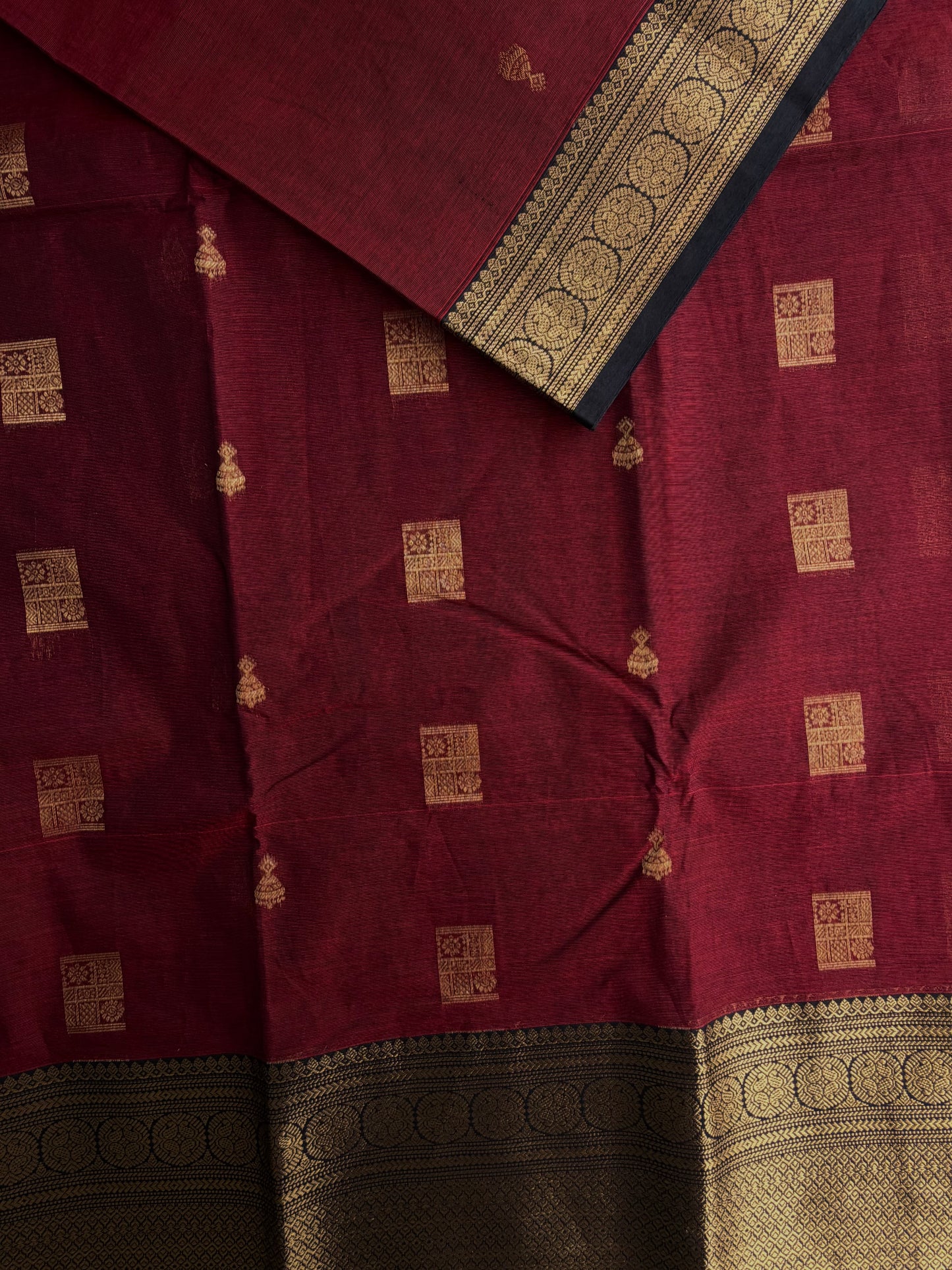 Kanchi cotton saree in butta weaves & grand pallu