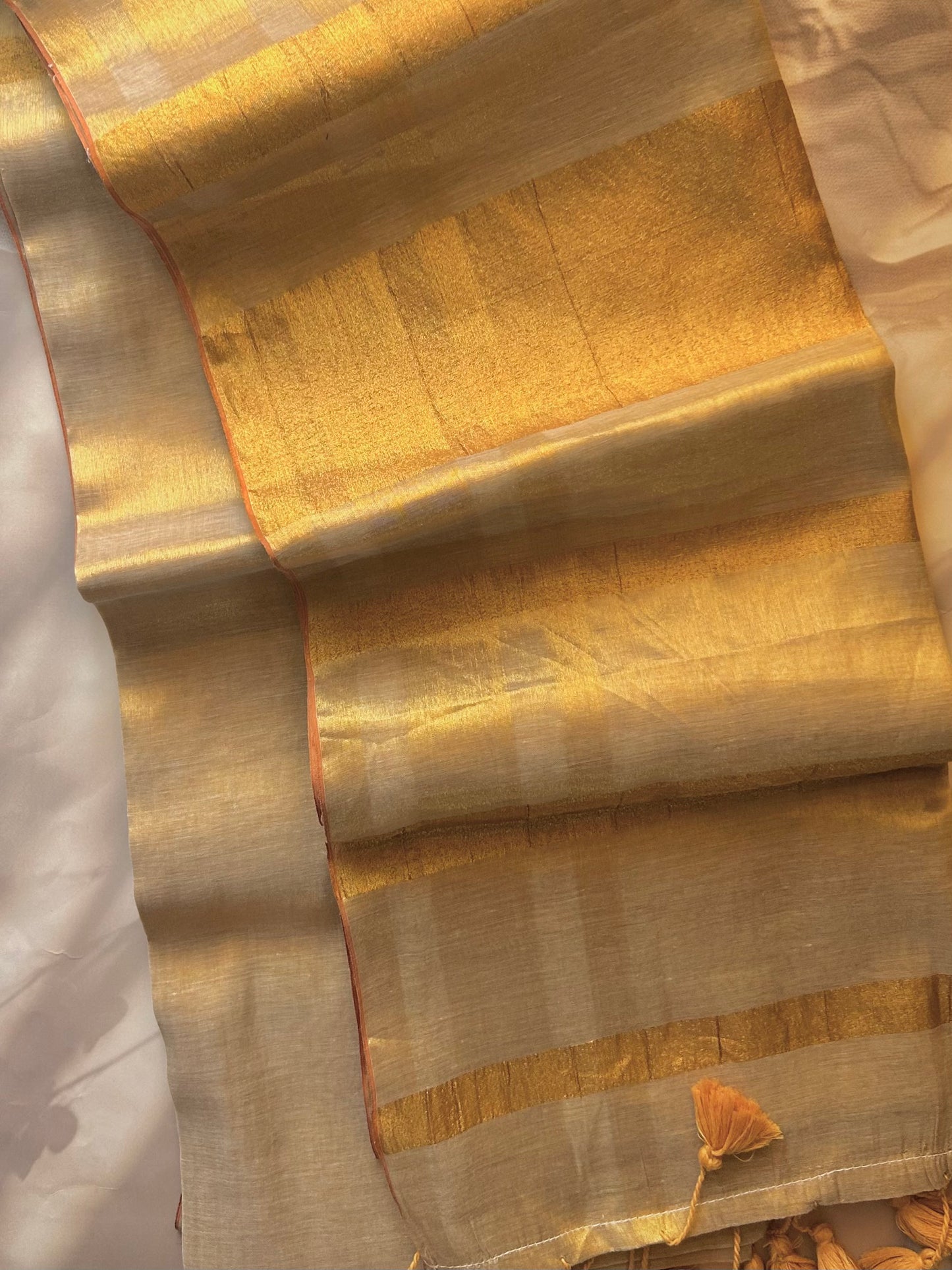 Gold mul tissue saree