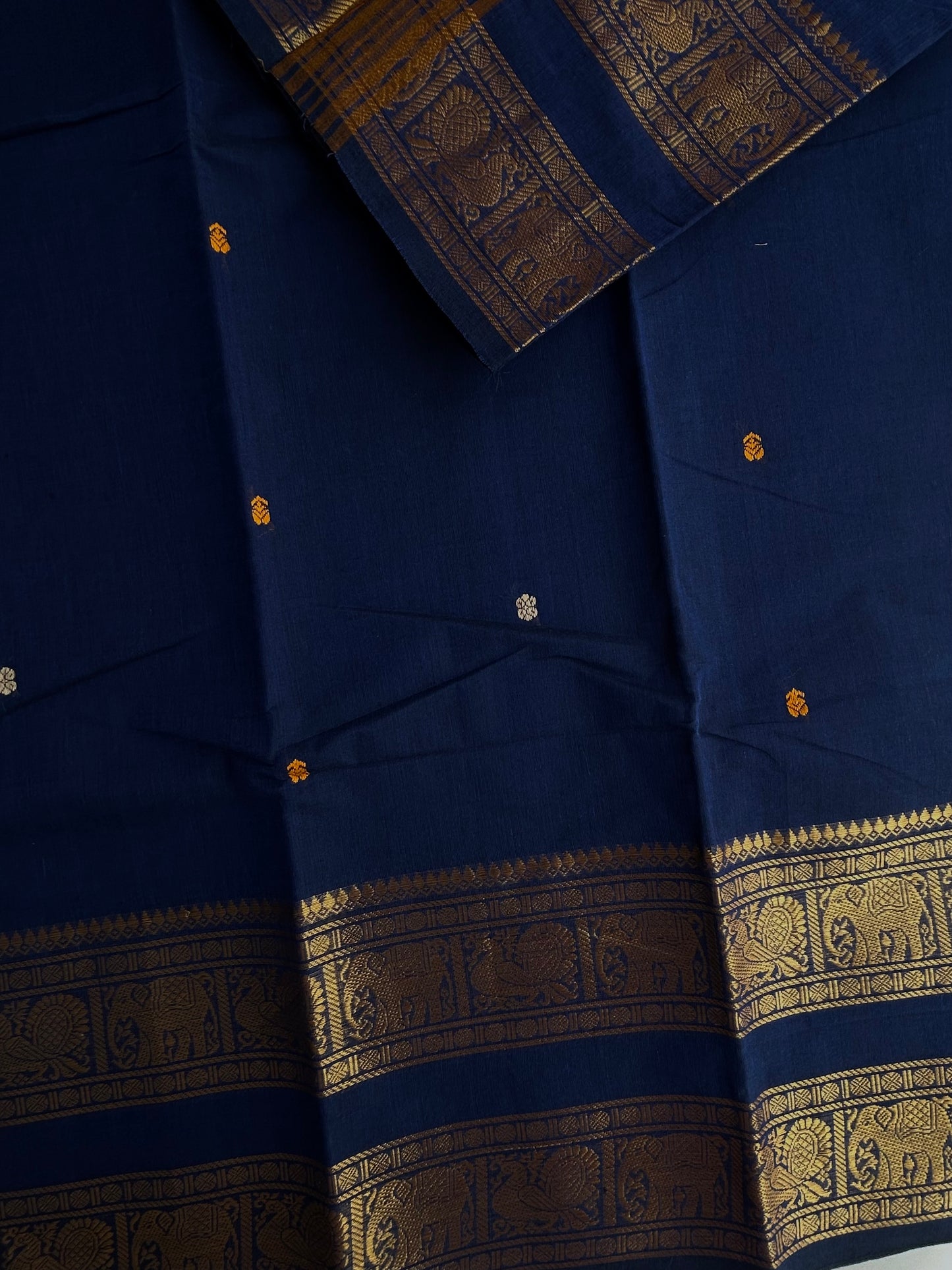 Kanchi cotton saree with rettapett border & butta weaves