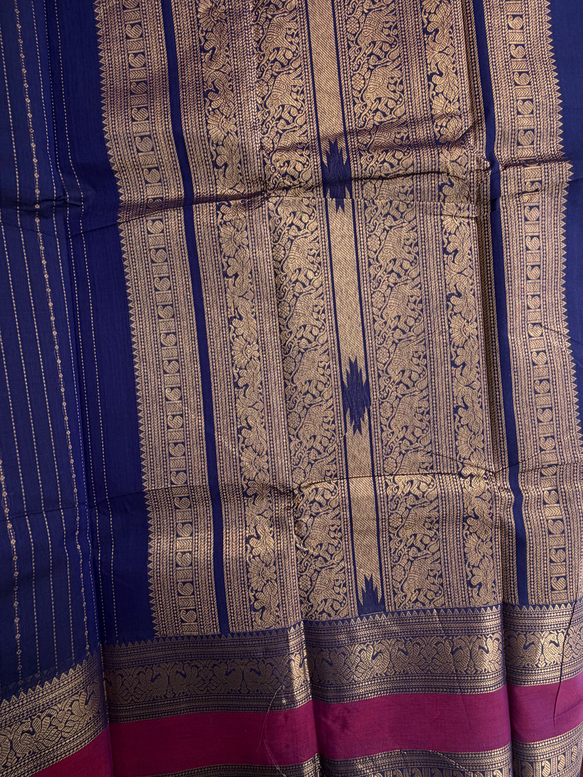 Kanchi Vairaoosi weaves saree - dark blue
