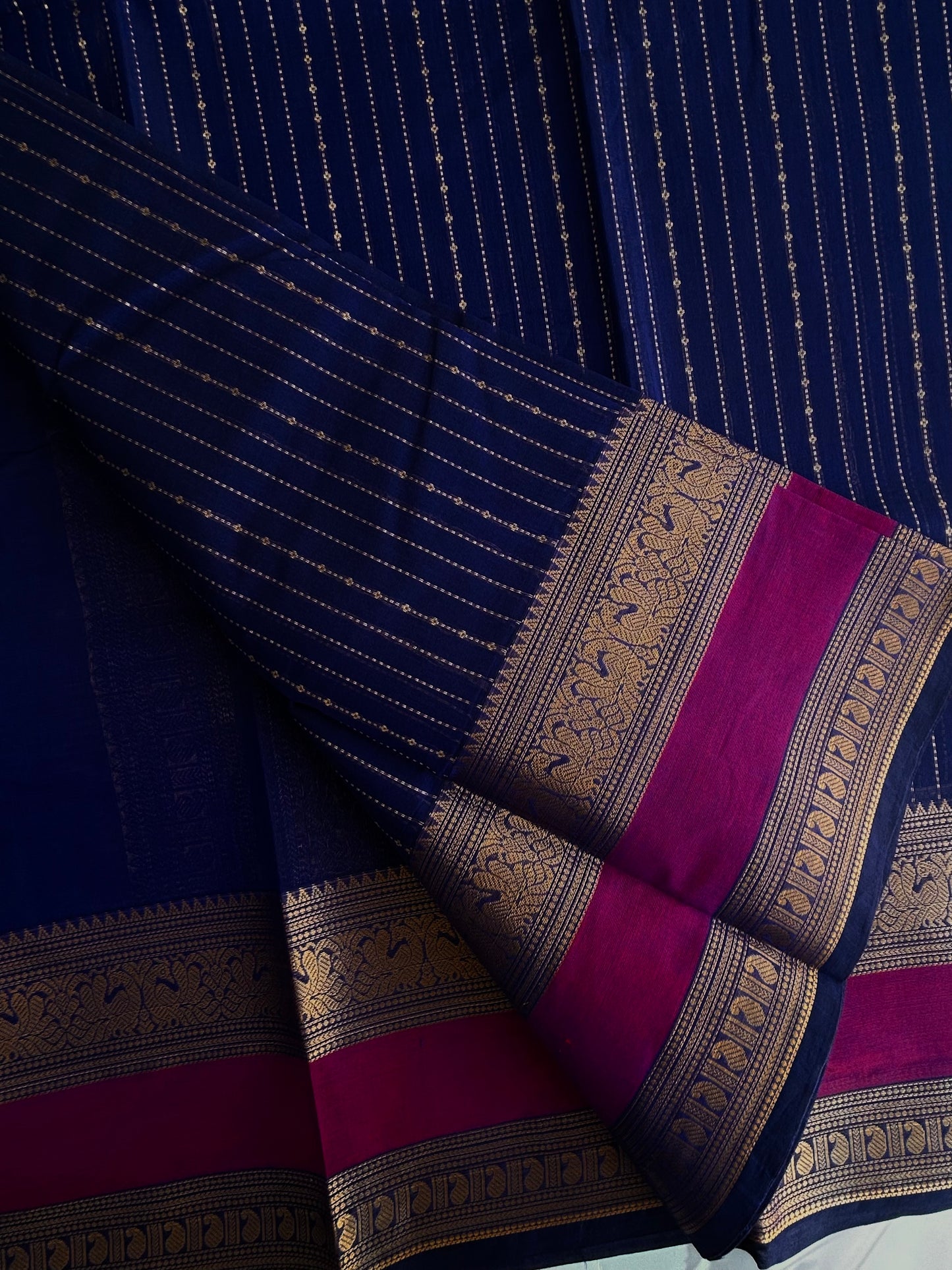 Kanchi Vairaoosi weaves saree - dark blue