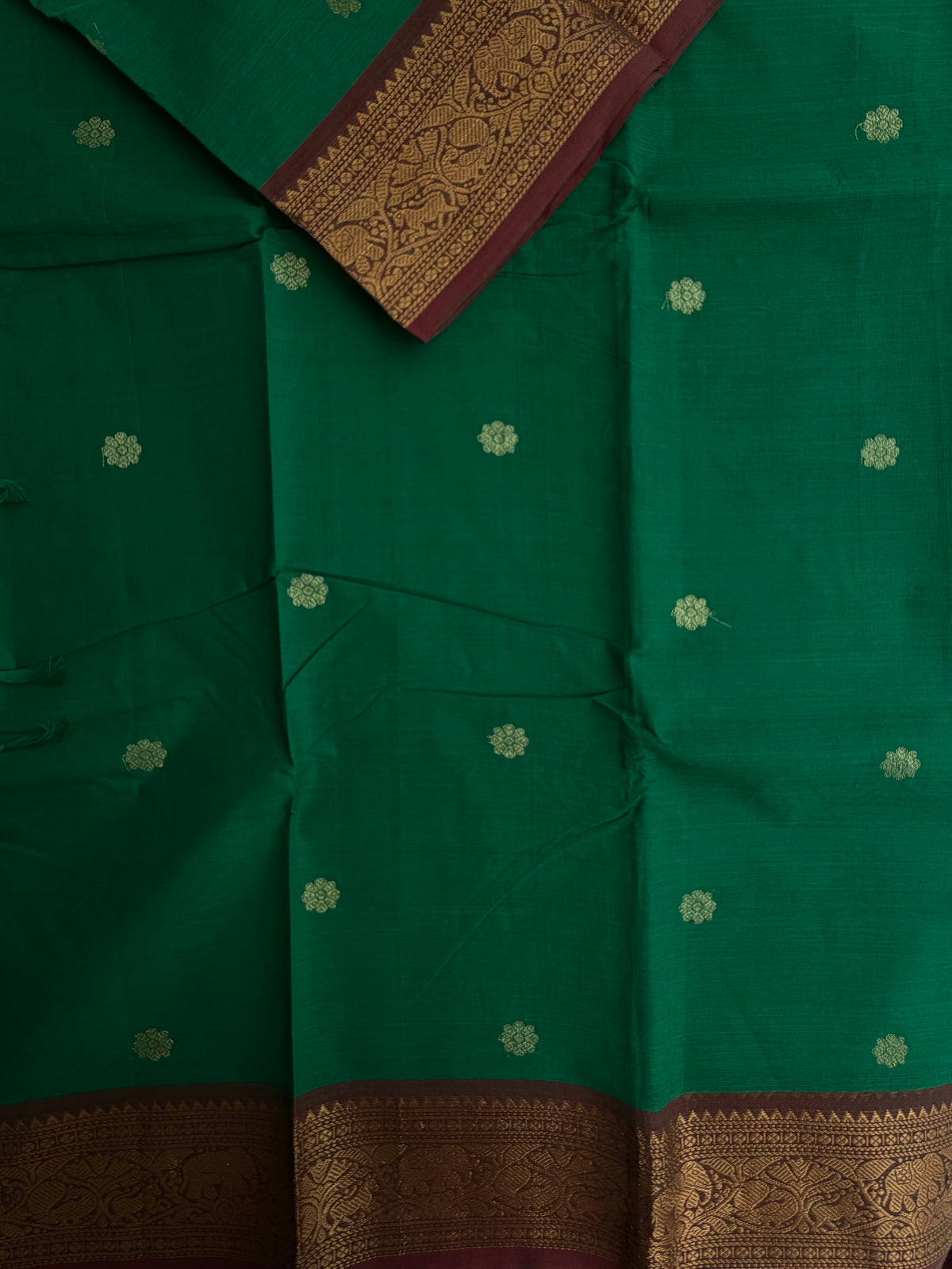 Kanchi cotton saree with zari butta weaves & zari pallu green