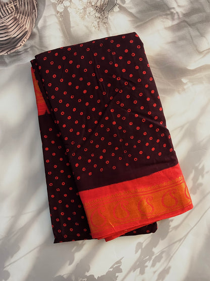 Sungudi saree in batik prints