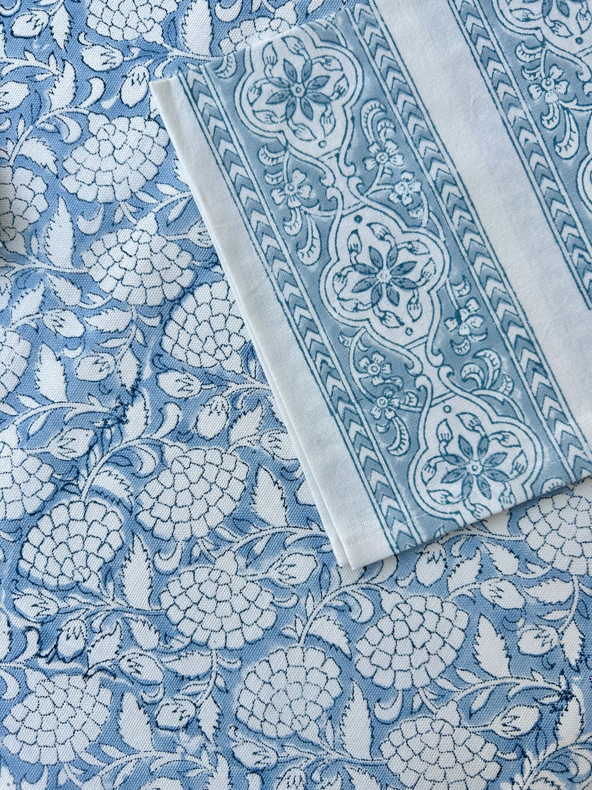 6 Seater Table Cover with Napkins set