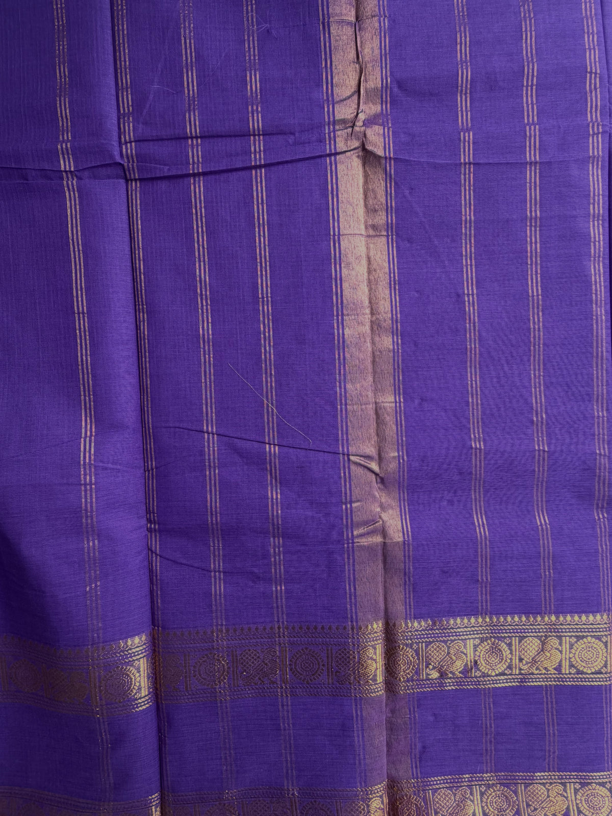 Kanchi cotton saree with zari border