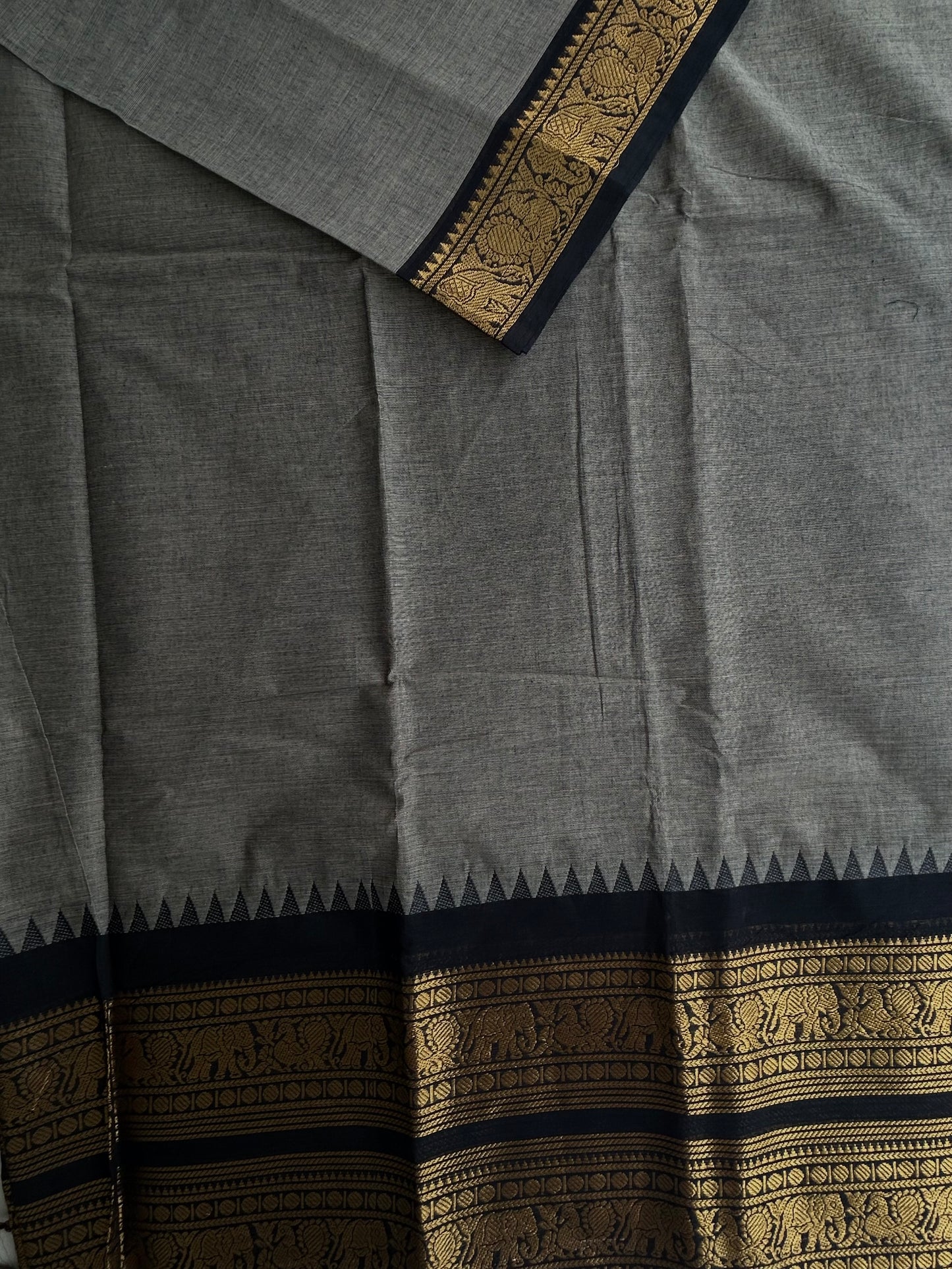 Kanchi cotton saree with rettapett border