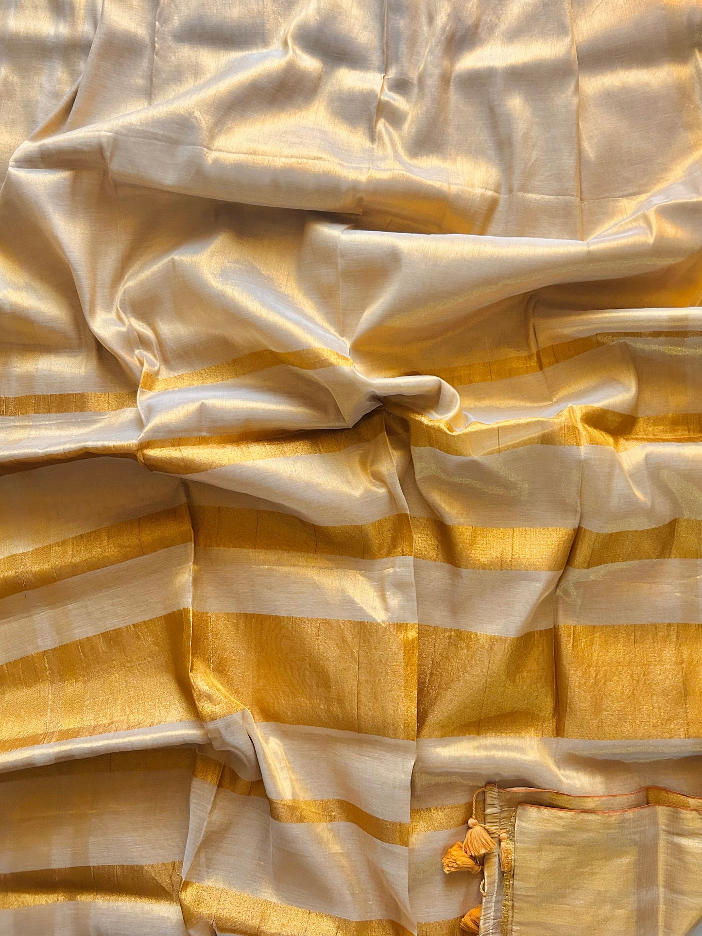 Gold mul tissue saree
