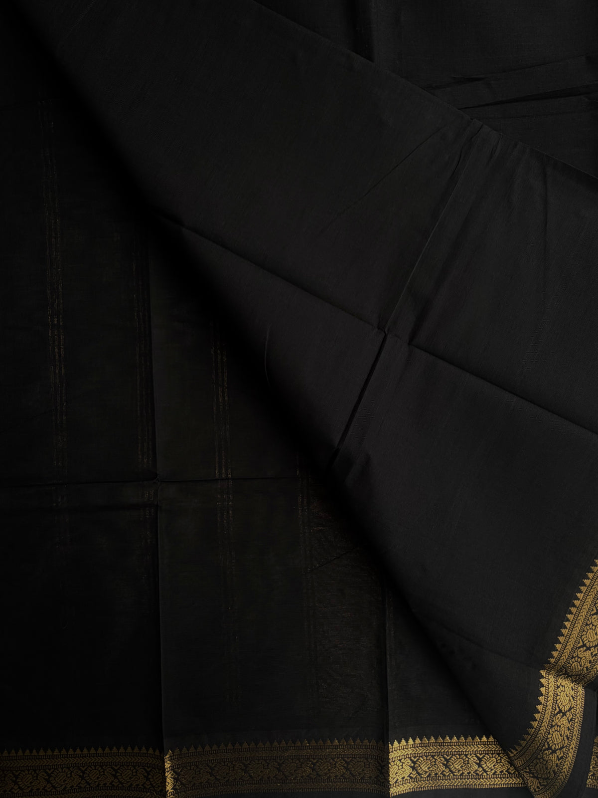 Kanchi cotton saree with minimal zari border black