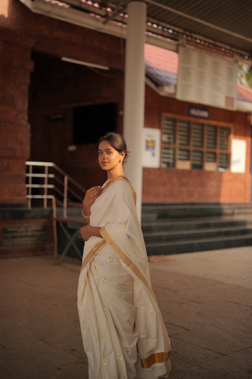 Kasavu saree in daisy embroidery
