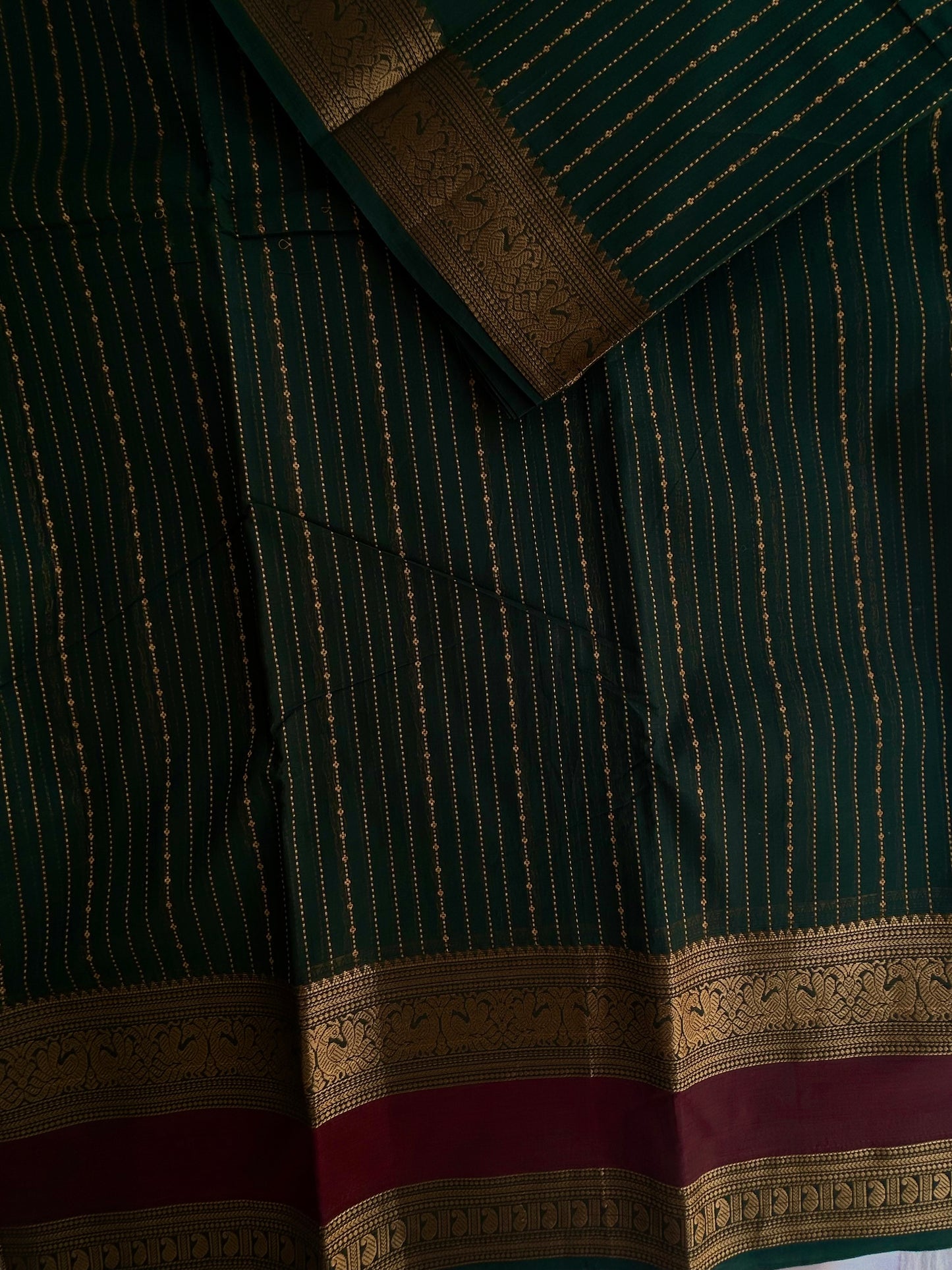 Kanchi Vairaoosi weaves saree - green