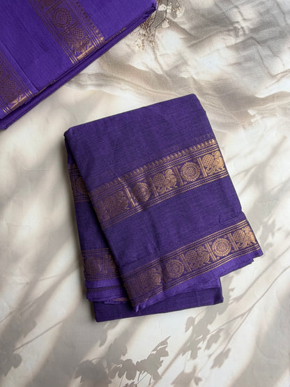 Kanchi cotton saree with zari border