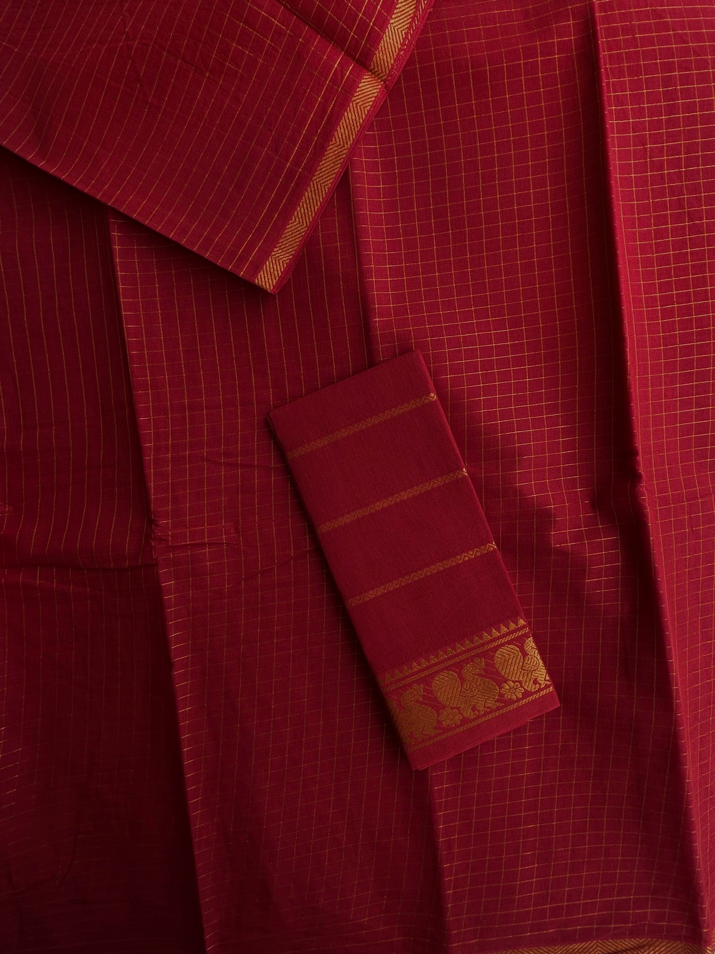 Sungudi cotton saree in checks - red