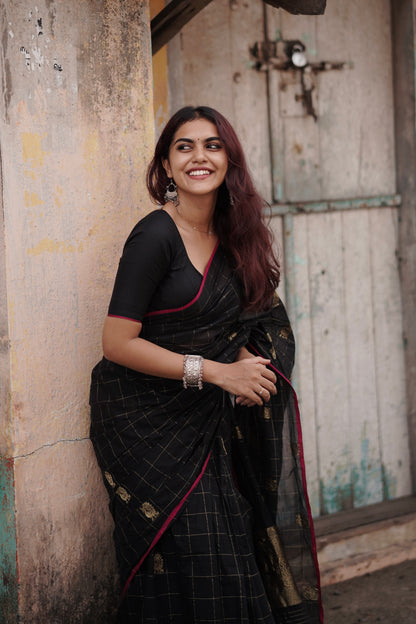 Kanchi cotton with premium zari weaves black with pink border