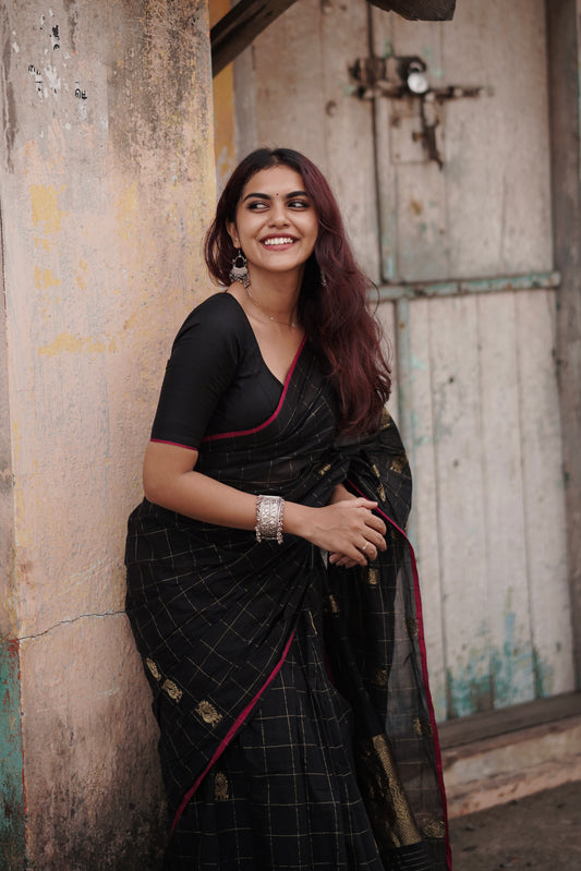 Kanchi cotton with premium zari weaves black with pink border