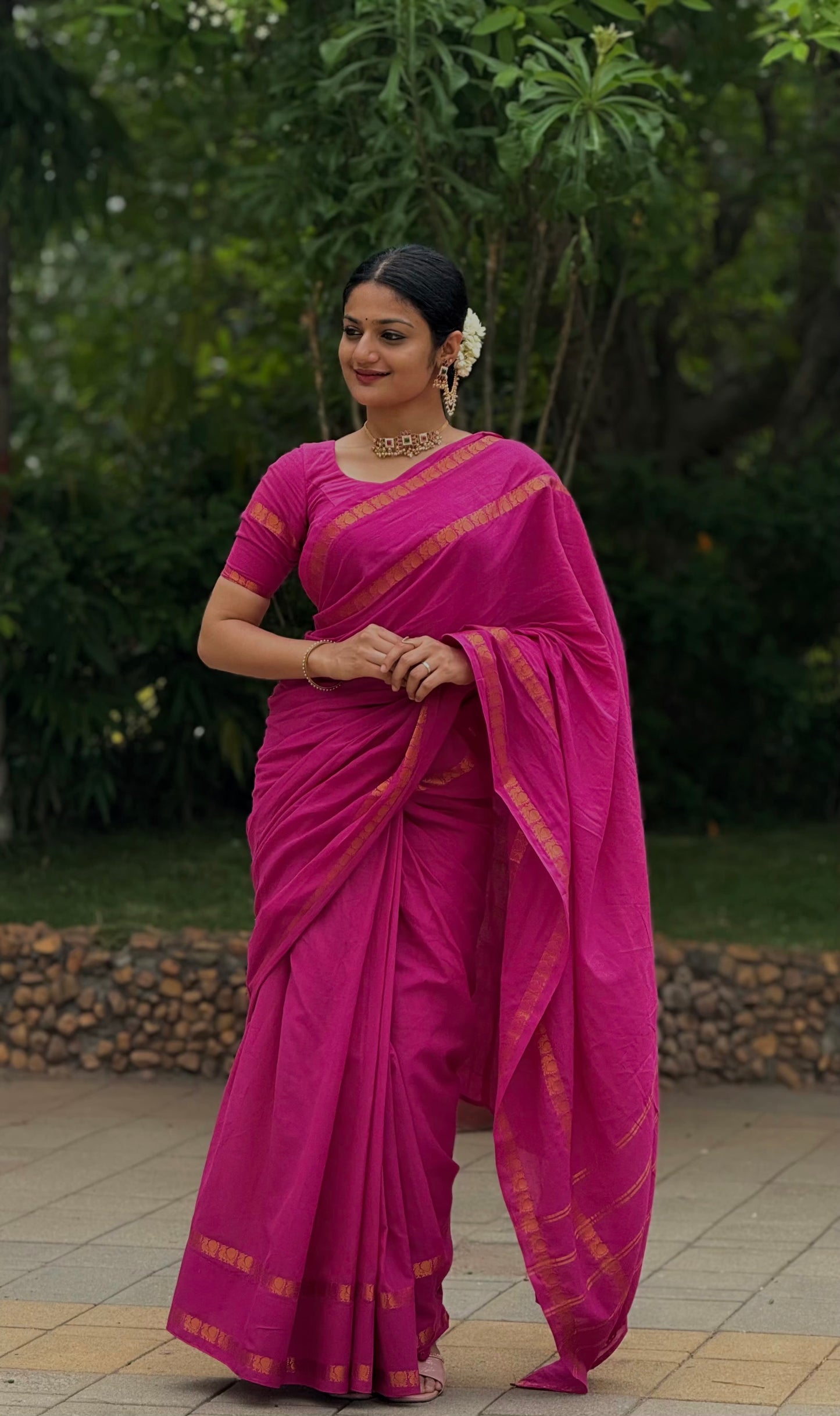 Sungudi Cotton saree with peacock border Pink