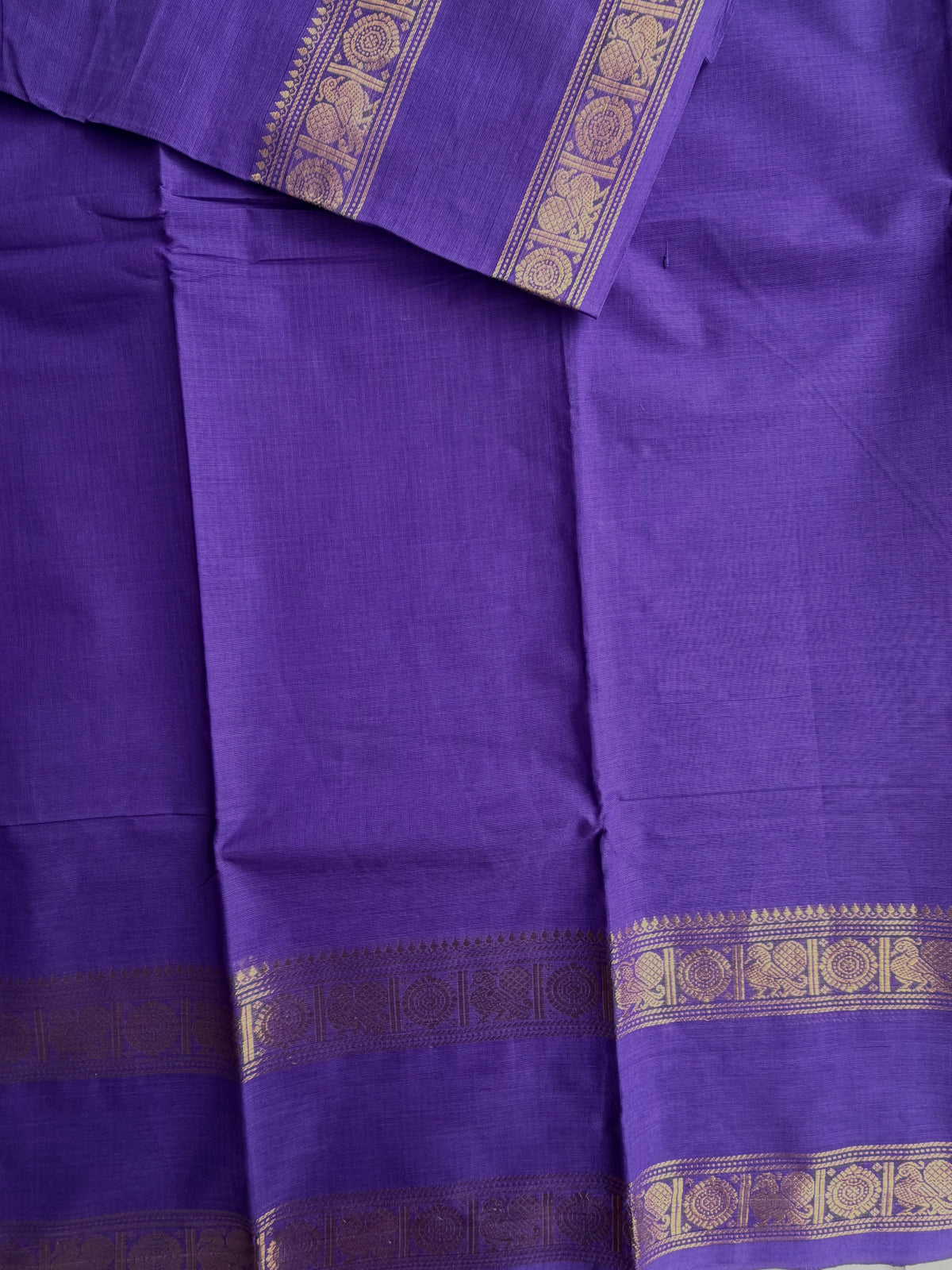 Kanchi cotton saree with zari border