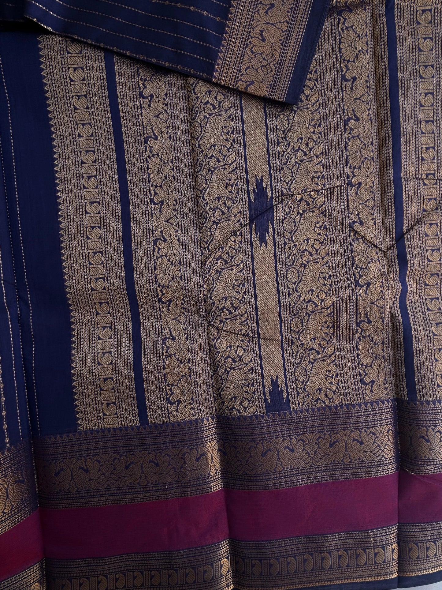 Kanchi Vairaoosi weaves saree - dark blue