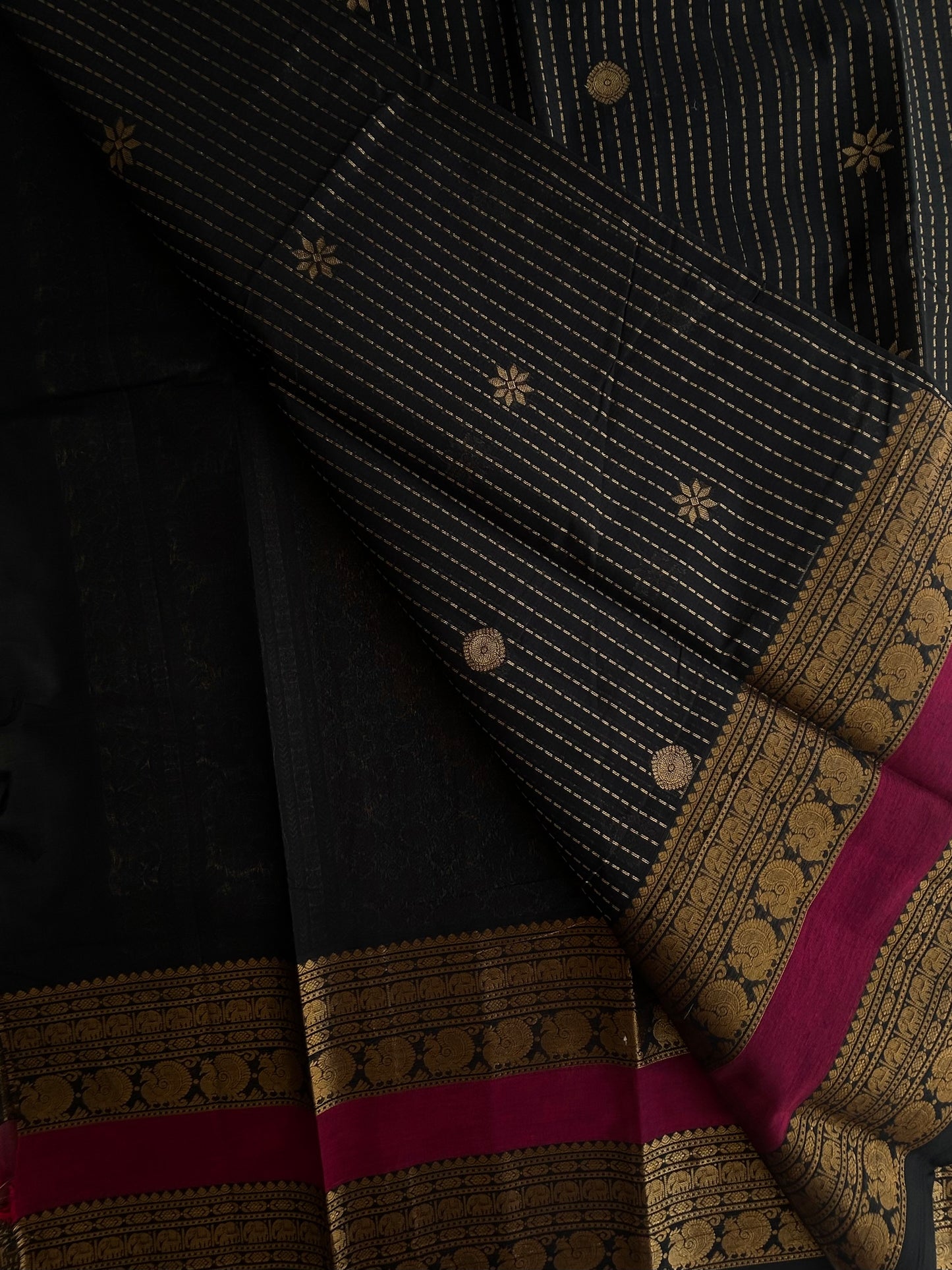 Premium Kanchi cotton with annam zari butta weaves and grand pallu