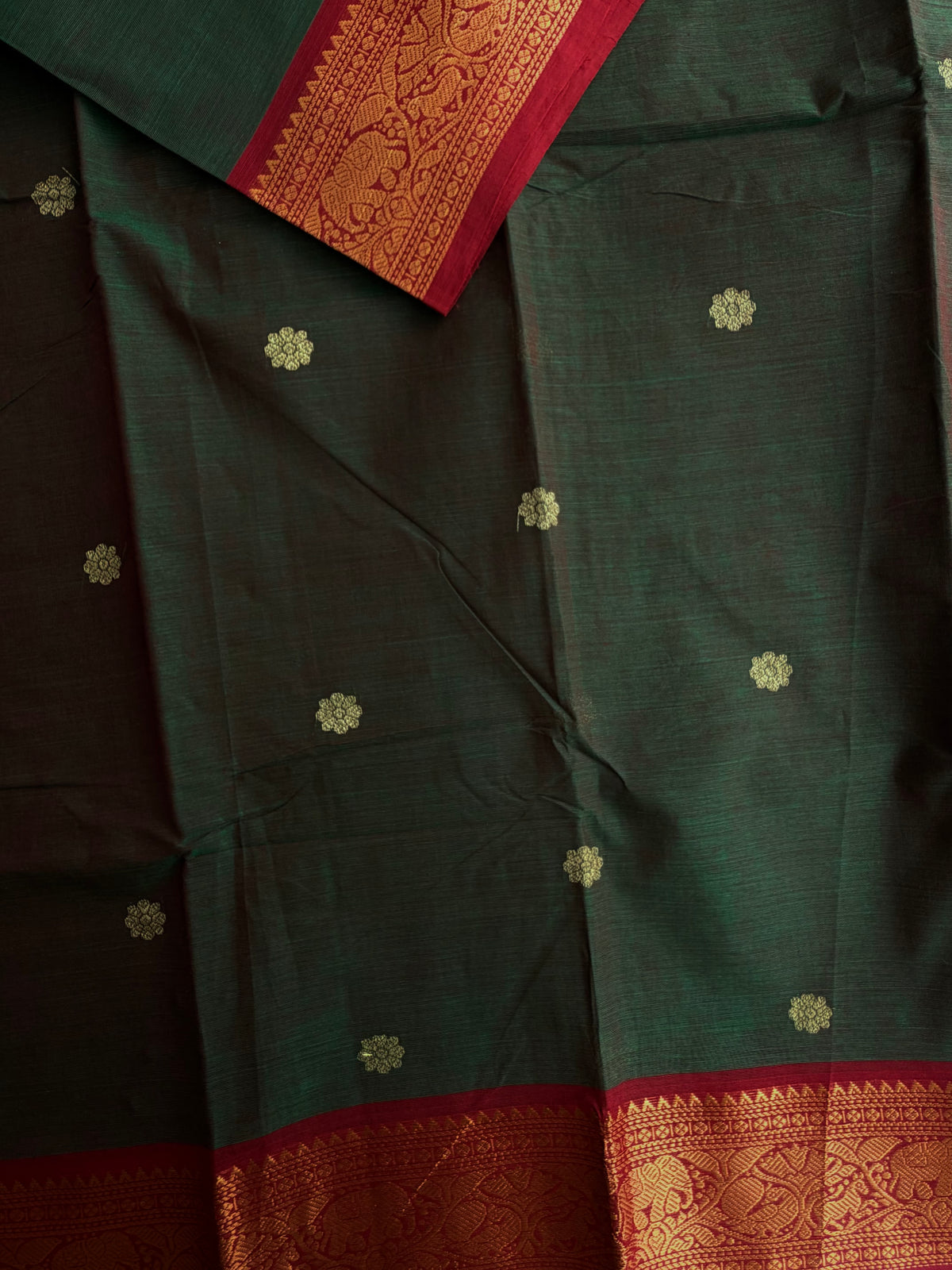 Kanchi cotton saree with butta weaves & zari pallu dual tone green