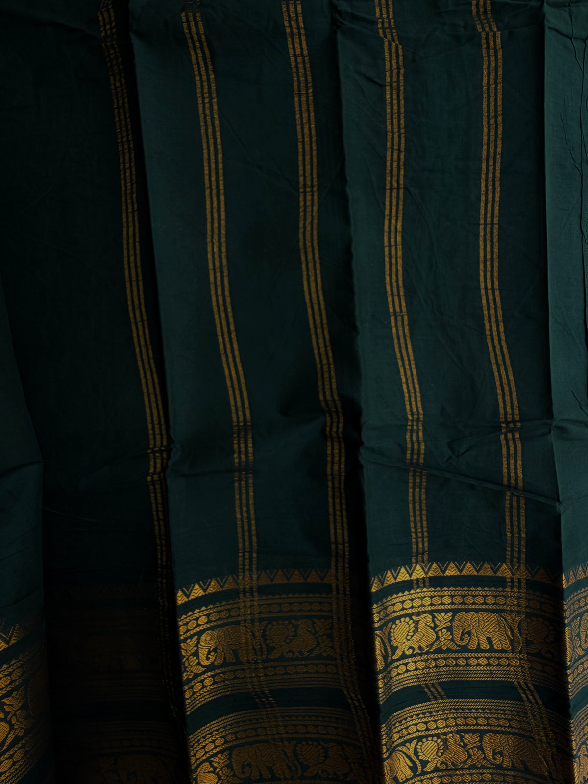 Sungudi saree with rettapett border - green