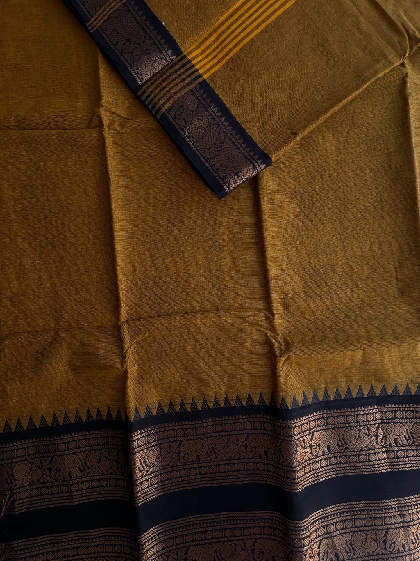 Kanchi cotton saree with rettapett border
