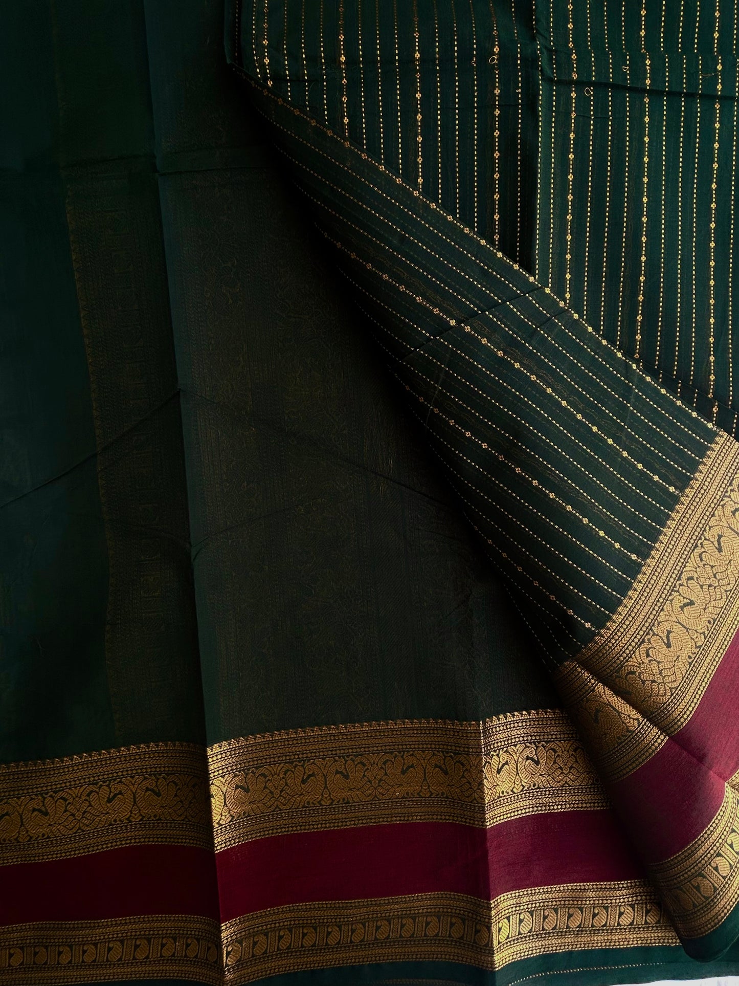 Kanchi Vairaoosi weaves saree - green