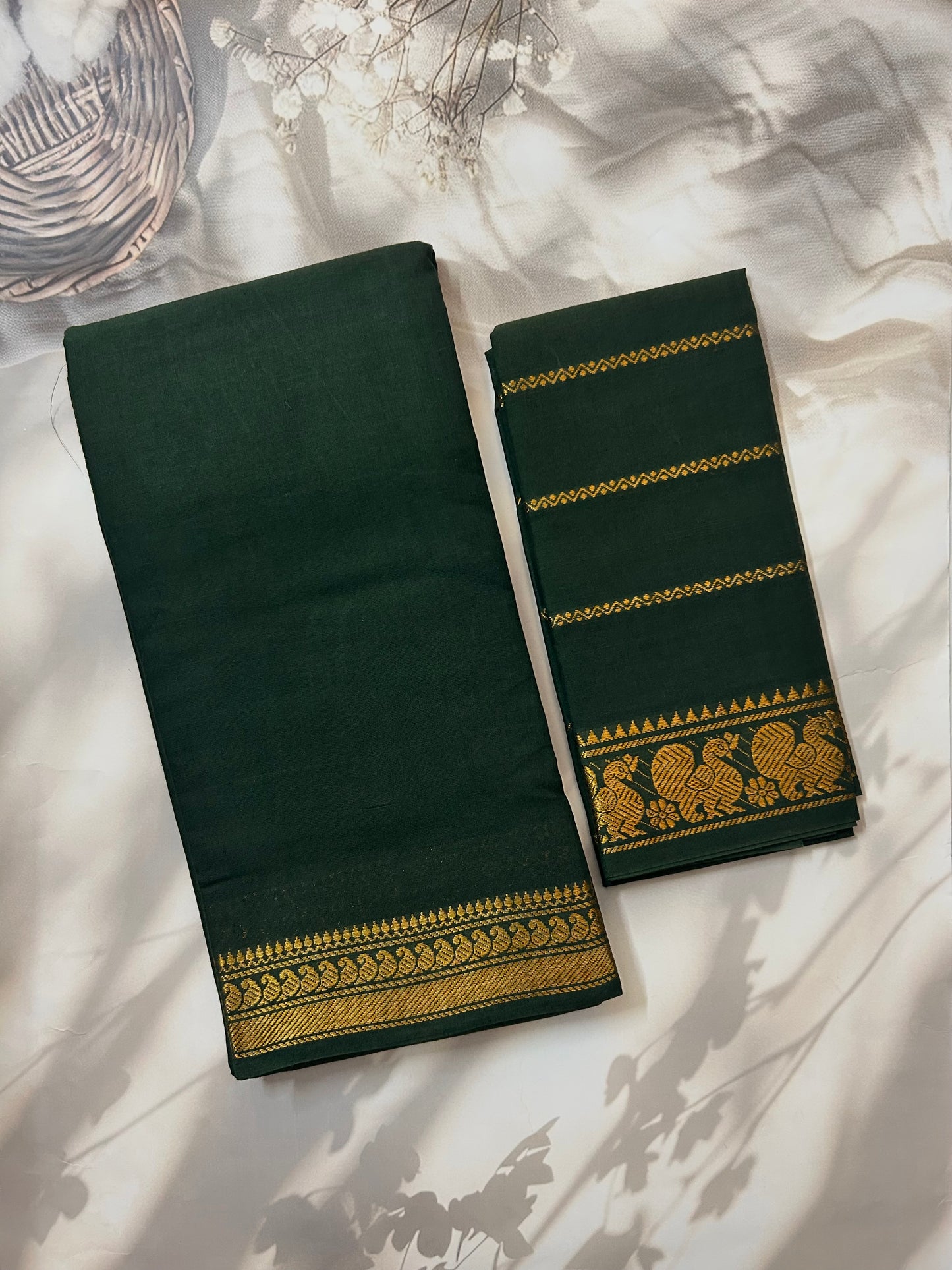 Sungudi Cotton saree With Velthari blouse Green